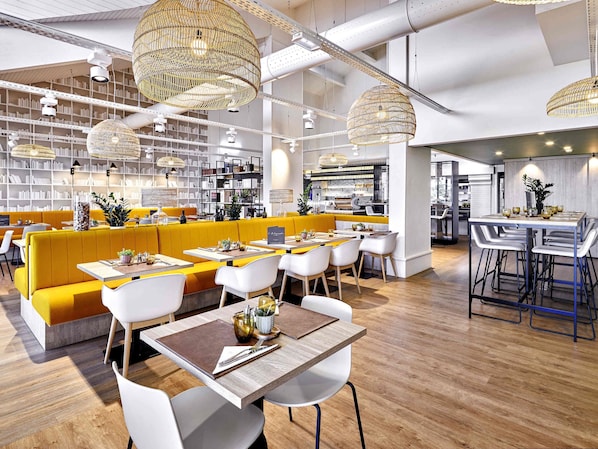 Lunch and dinner served, French cuisine