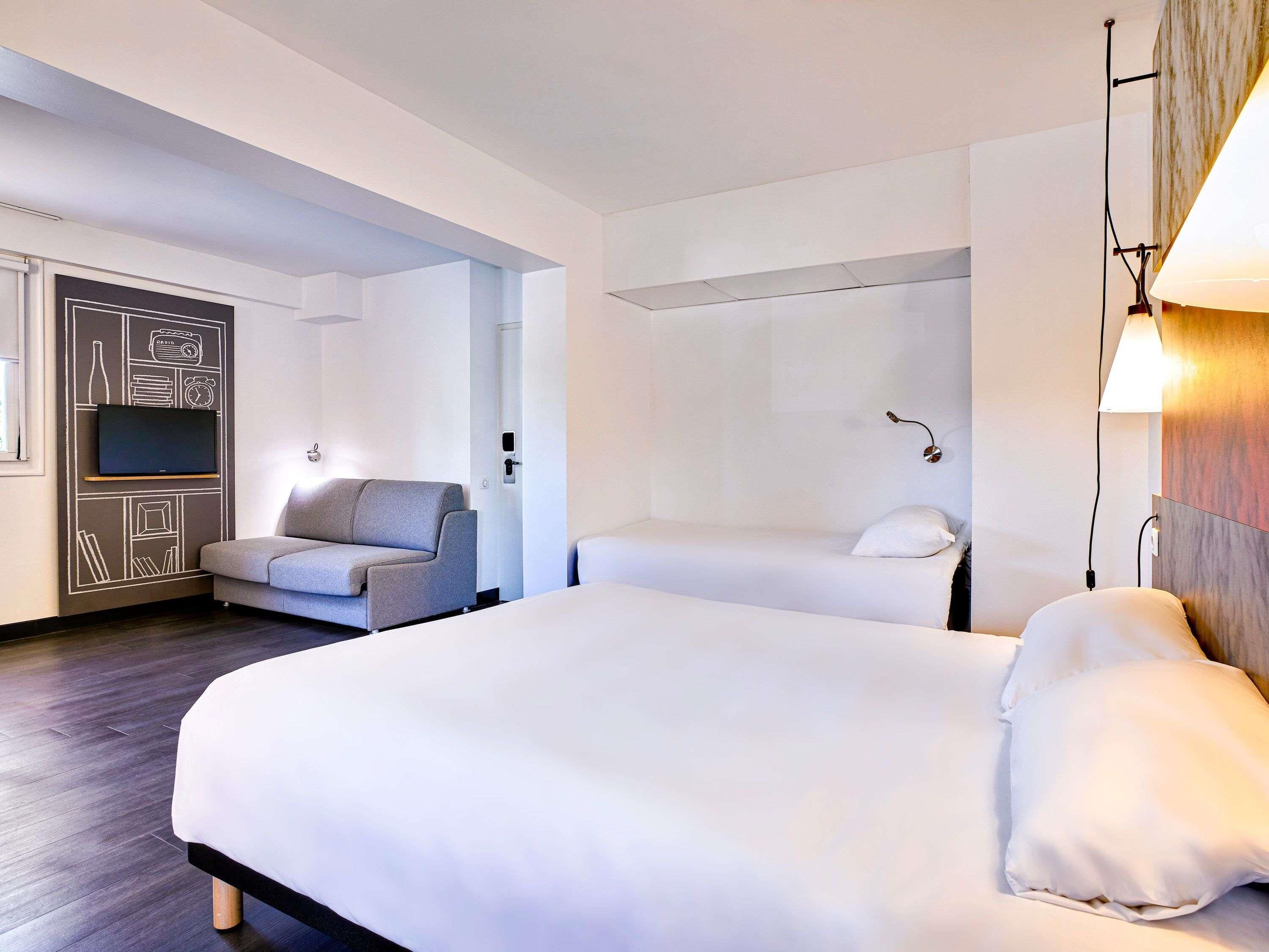 Escritorio, sistema de insonorización y wifi gratis 