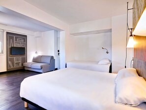 Escritorio, sistema de insonorización y wifi gratis