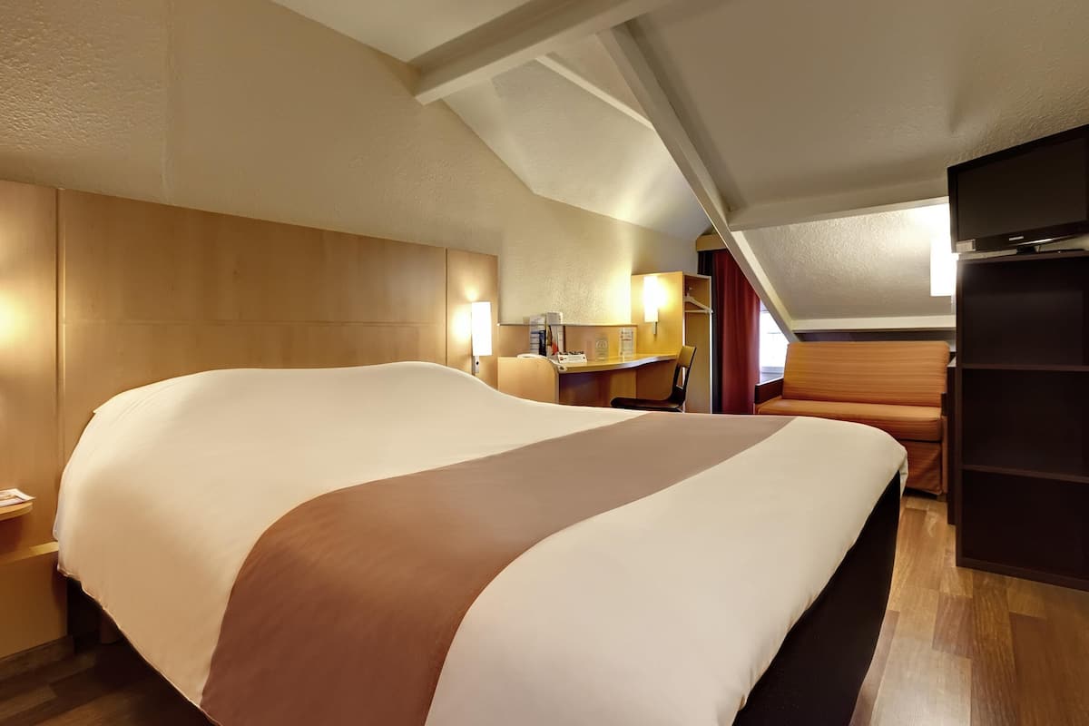 Quarto casal standard, várias camas | Escrivaninha, quartos à prova de som, Wi-Fi de cortesia