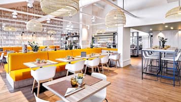 Lunch and dinner served, French cuisine