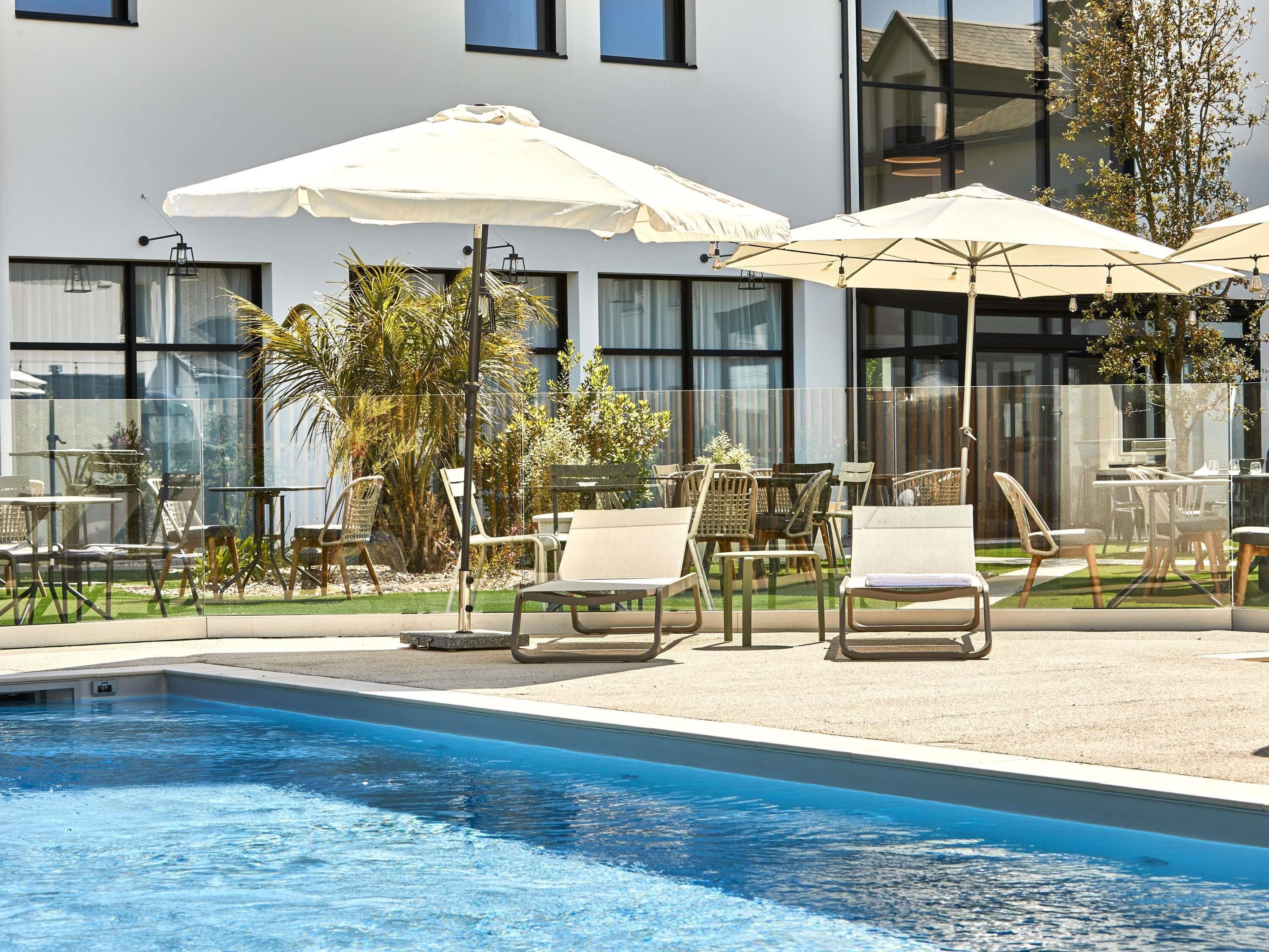 季节性开放的室外游泳池