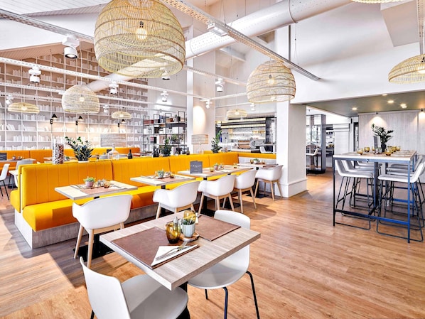Déjeuner et dîner servis sur place