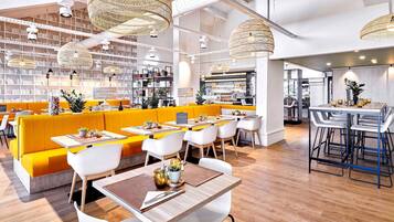 Déjeuner et dßner servis sur place, spécialités Cuisine française