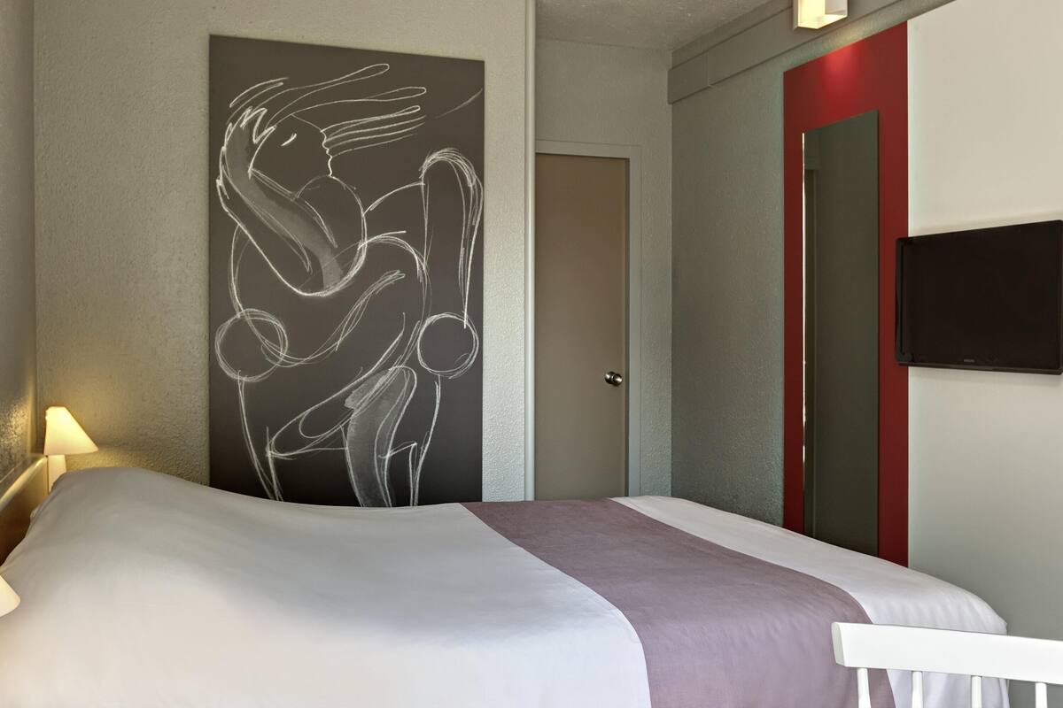 Quarto casal standard, 1 cama de casal | Escrivaninha, quartos à prova de som, Wi-Fi de cortesia