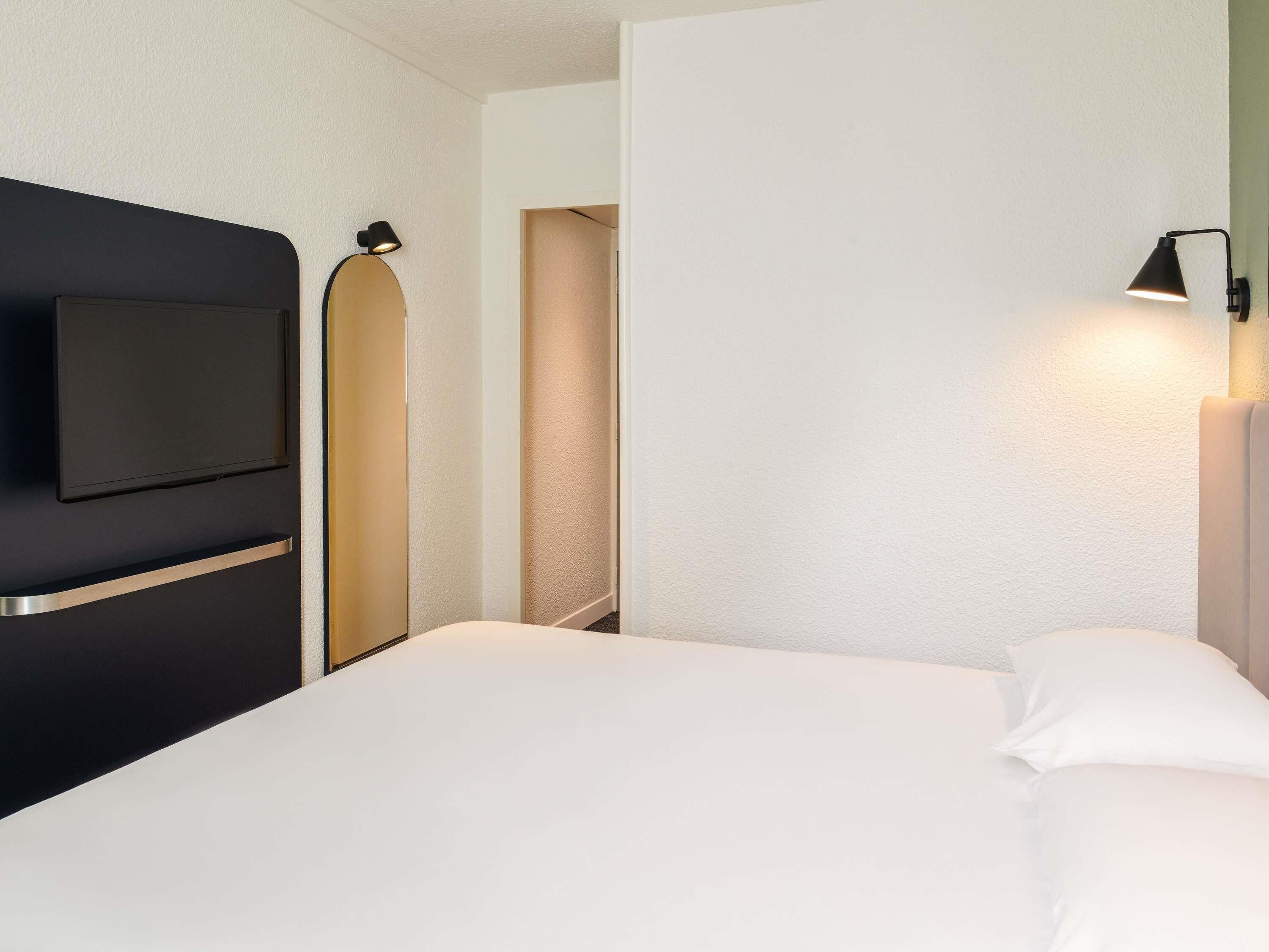 Studio, 2 Double Beds | Desk, soundproofing, free WiFi