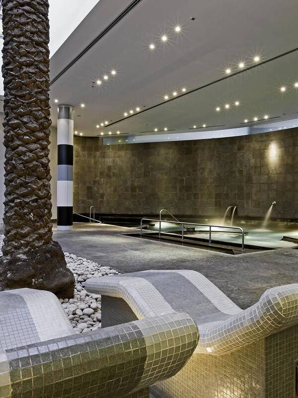 Sauna, hot tub, Turkish bath/hammam, body treatments, aromatherapy