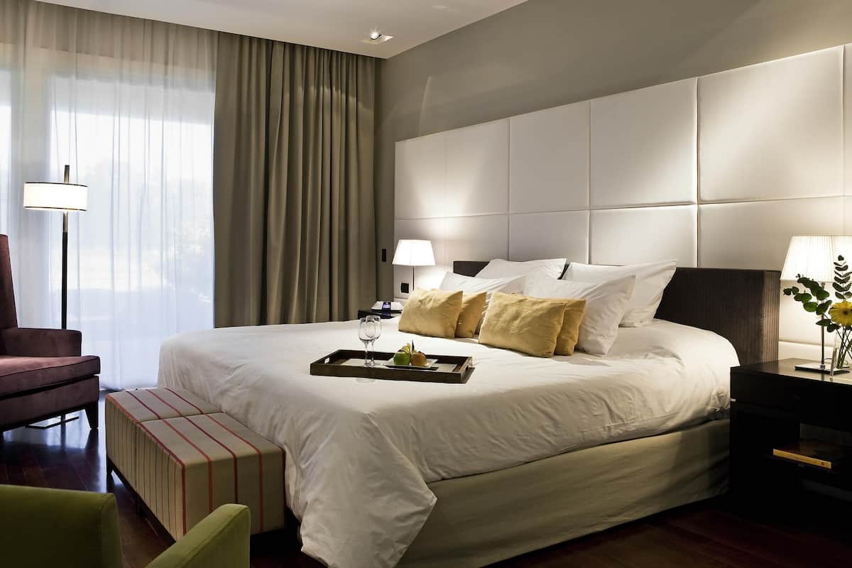 Premium bedding, minibar, in-room safe, desk