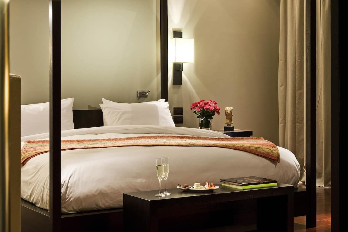 Junior Suite, 1 King Bed | Premium bedding, minibar, in-room safe, desk