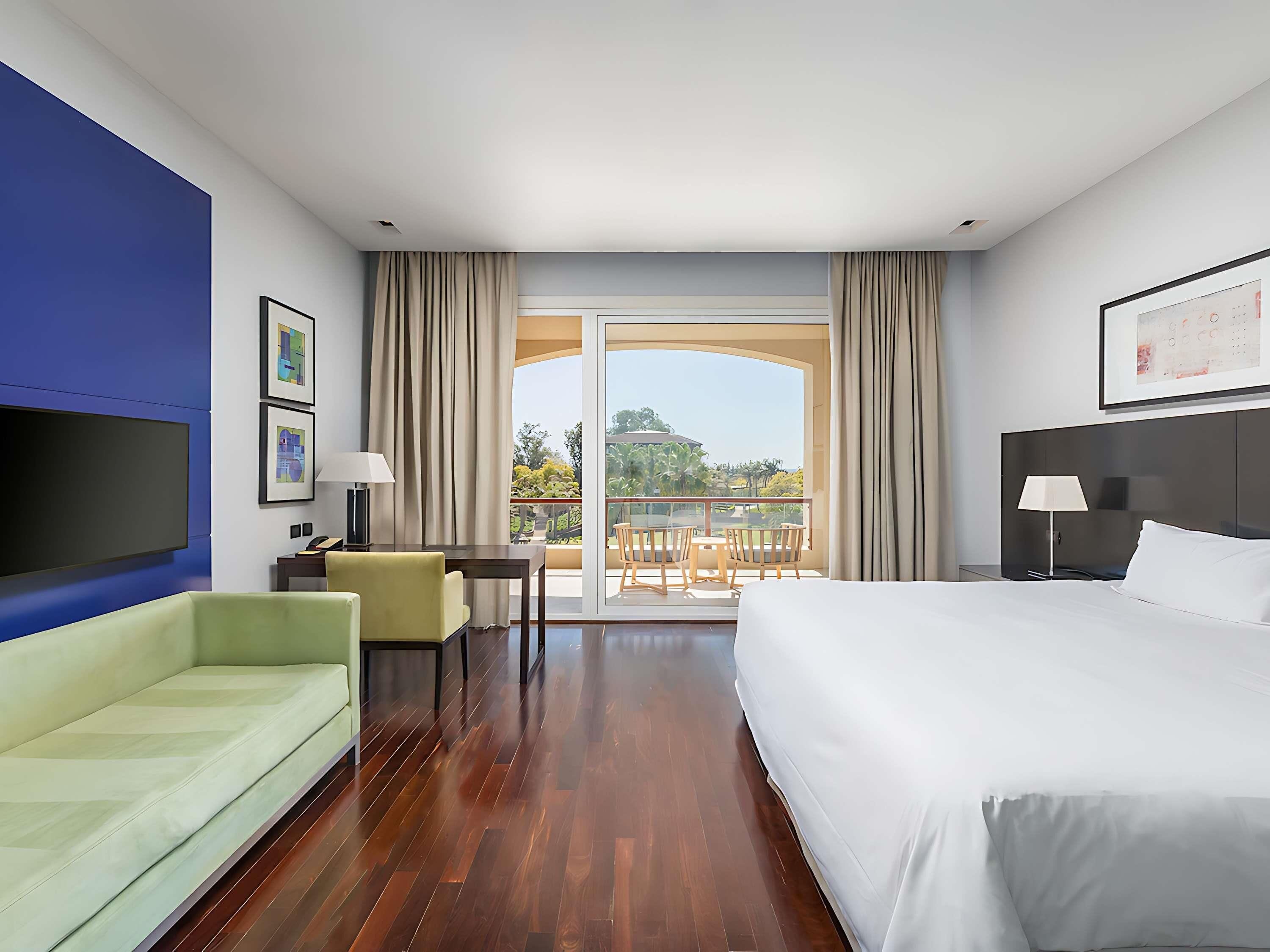 Ropa de cama de alta calidad y minibar 