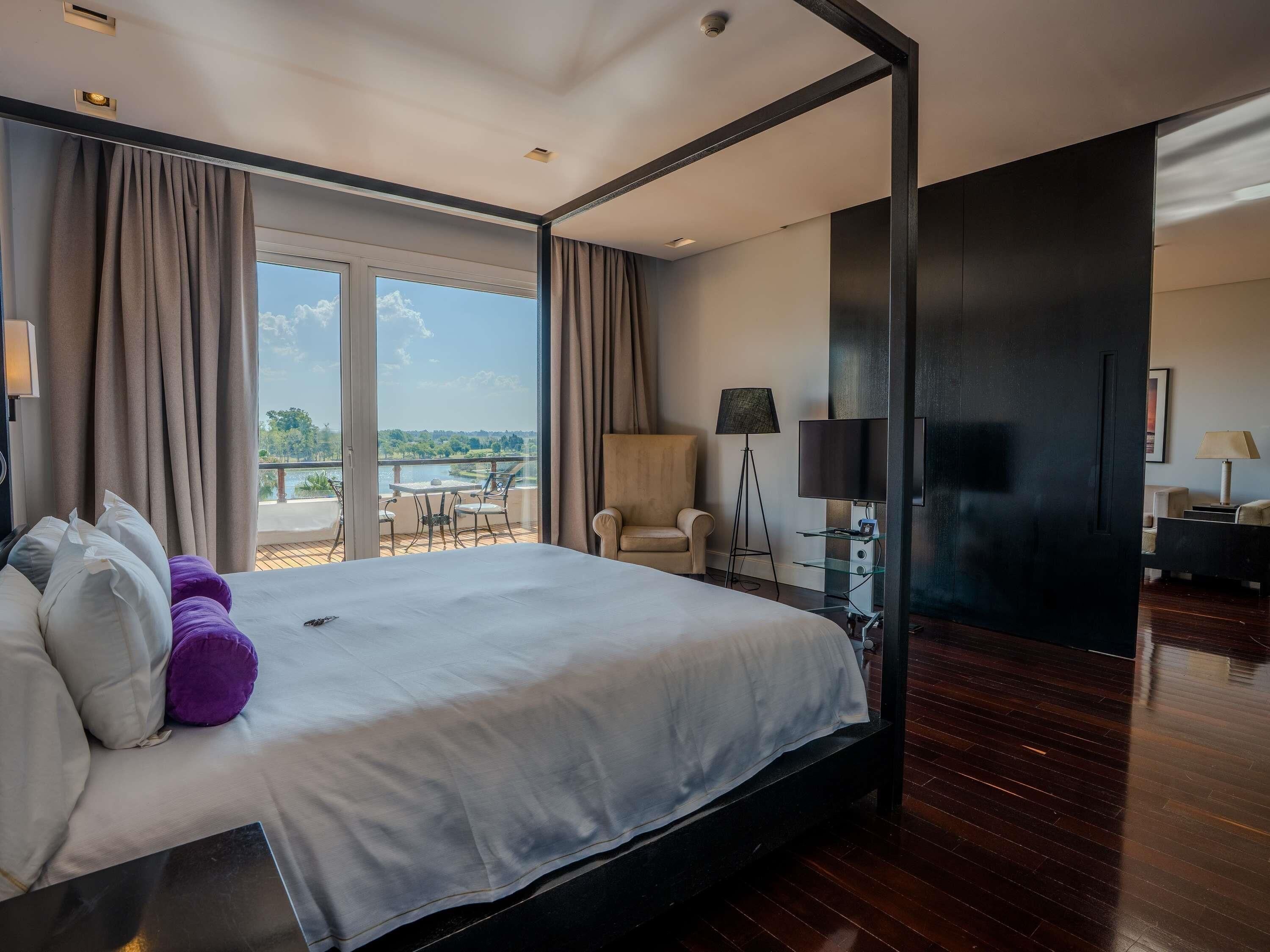 Premium bedding, minibar, in-room safe, desk