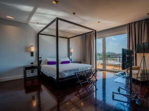 Ropa de cama de alta calidad, minibar, caja fuerte y escritorio