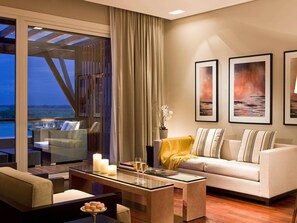 Ropa de cama de alta calidad y minibar 