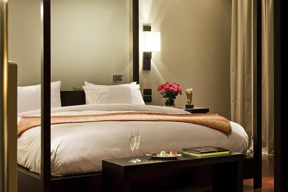 Junior Suite, 1 King Bed | Premium bedding, minibar, in-room safe, desk