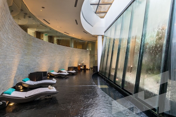 Sauna seca, banheira de hidromassagem, banho turco/hammam