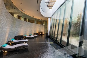 Sauna, hot tub, Turkish bath, body treatments, aromatherapy, body wraps