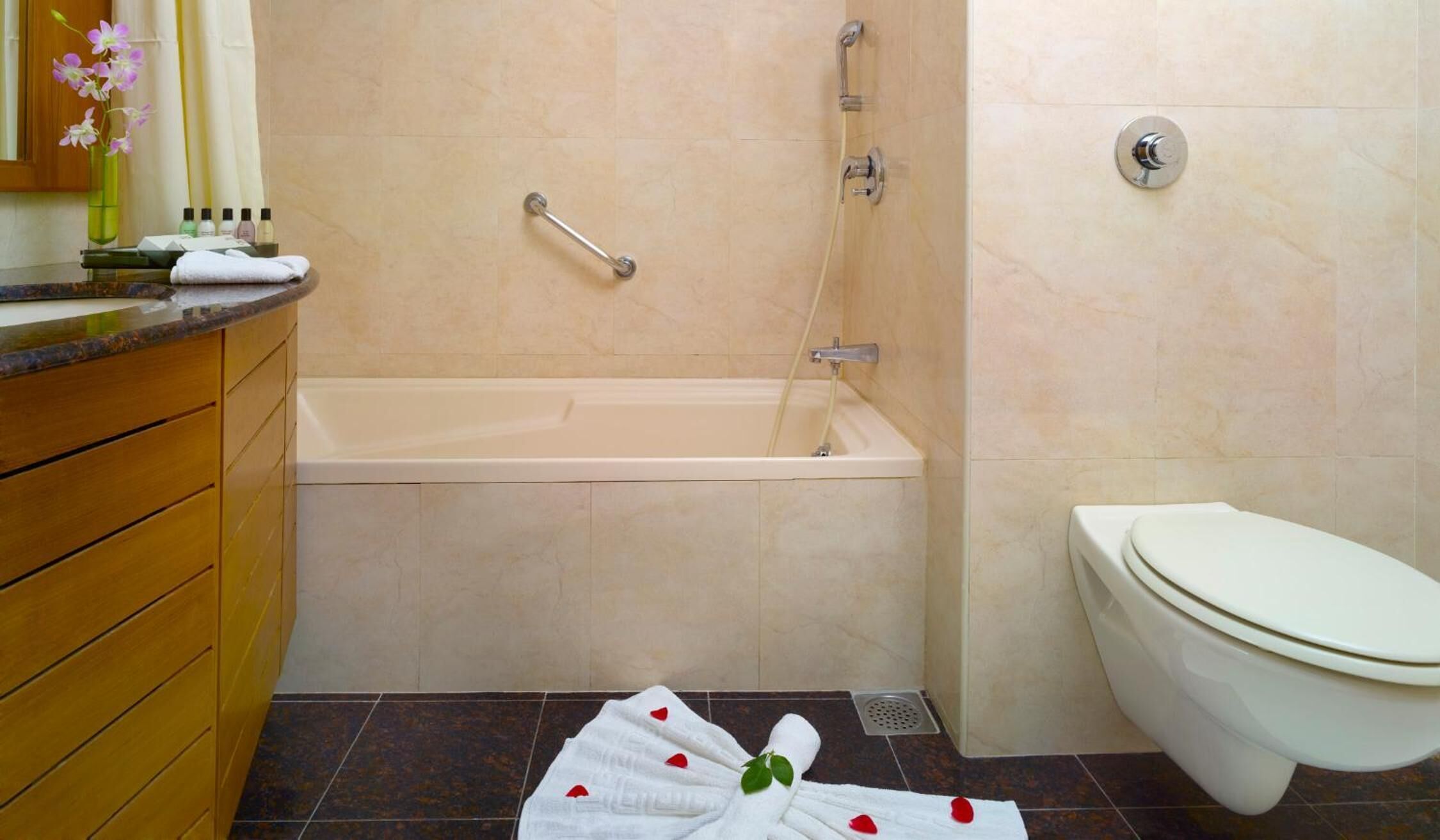 shower, free toiletries, bathrobes, towels