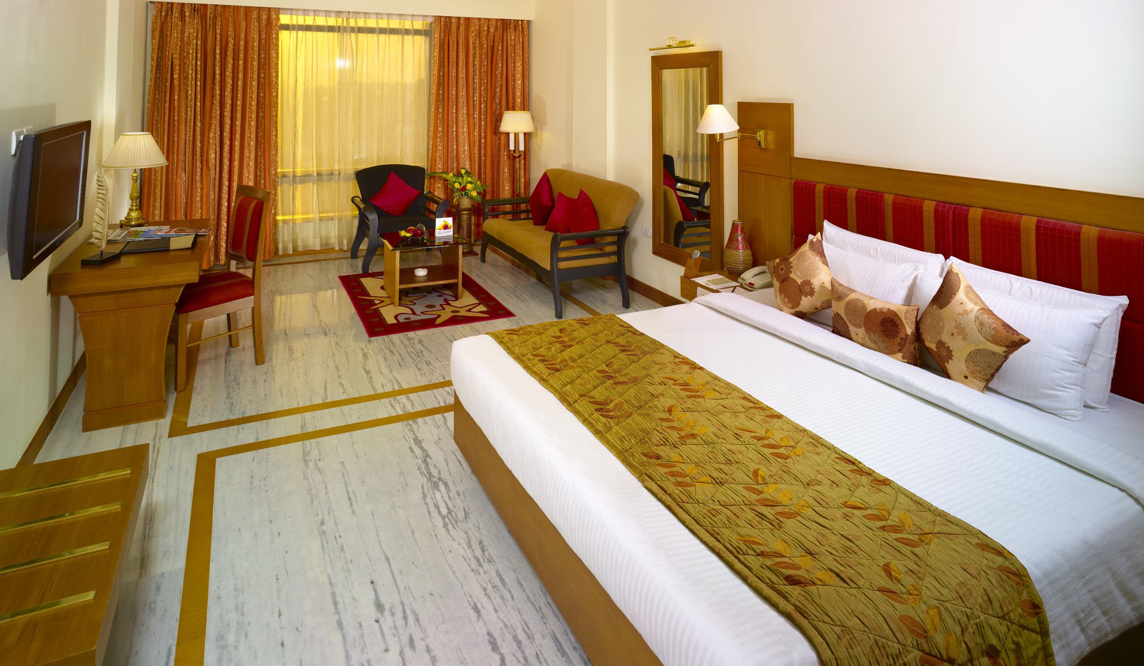 executive room | minibar, in-room safe, desk, iron/ironing board