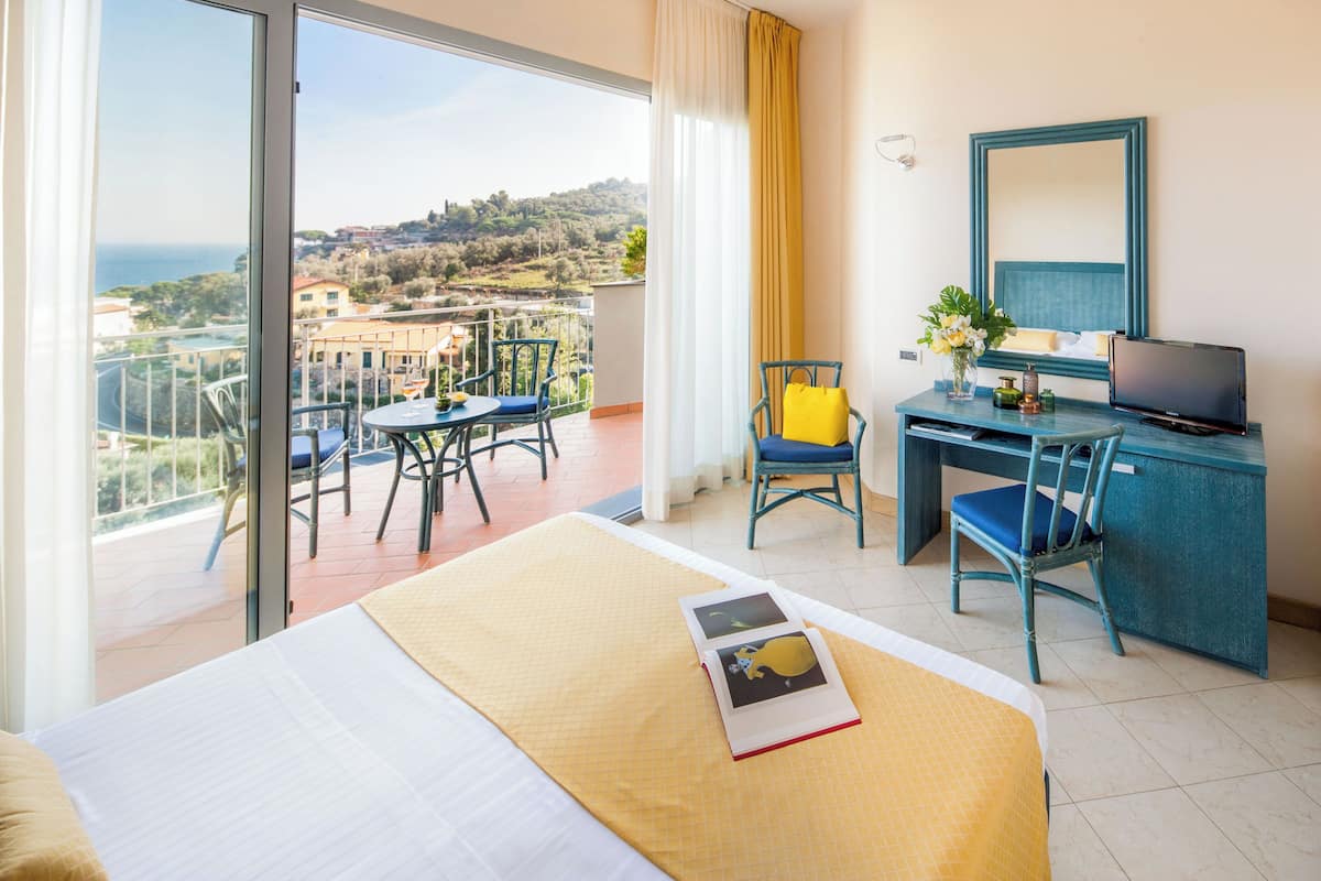 classic double room, sea view | premium bedding, down duvets, pillow-top beds, minibar