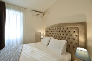 In-room safe, desk, free WiFi, bed sheets - Hotel La Marina Mhotelsgroup (San Bartolomeo al Mare)