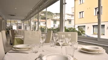 Frühstück, Mittagessen, Abendessen, mediterrane Küche