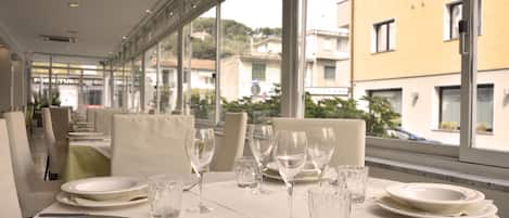 Breakfast, lunch, dinner served; Mediterranean cuisine