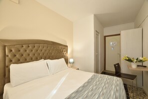 In-room safe, desk, free WiFi, bed sheets - Hotel La Marina Mhotelsgroup (San Bartolomeo al Mare)
