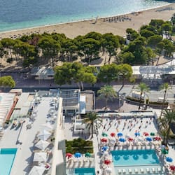 Piscina interna, 6 piscinas externas, guarda-sóis, espreguiçadeiras