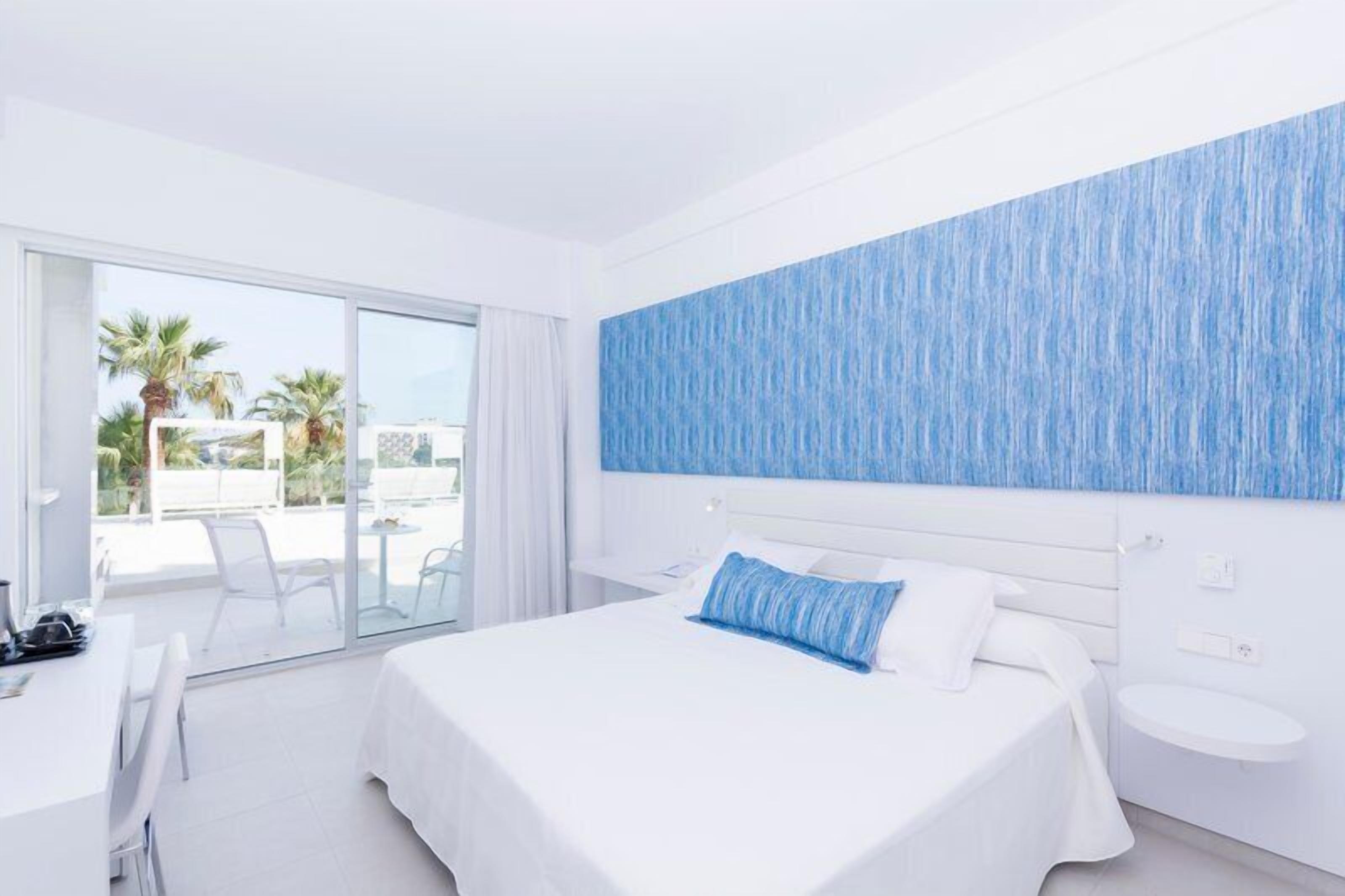 Double Room (Privilege Bali Bed - Sky Lounge Acces) | Premium bedding, minibar, in-room safe, desk