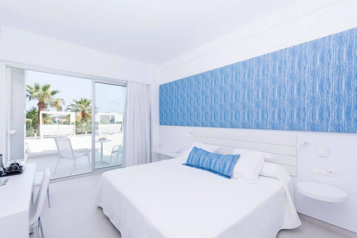 Double Room (Privilege Bali Bed - Sky Lounge Acces) | Premium bedding, minibar, in-room safe, desk