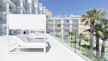 Doppelzimmer (Privilege Bali Bed - Sky Lounge Acces) | Terrasse/Patio