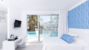 Doppelzimmer (Swim-up / Mare or Panoramic Building) | Hochwertige Bettwaren, Minibar, Zimmersafe, Schreibtisch