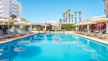 Outdoor pool, pool umbrellas, sun loungers