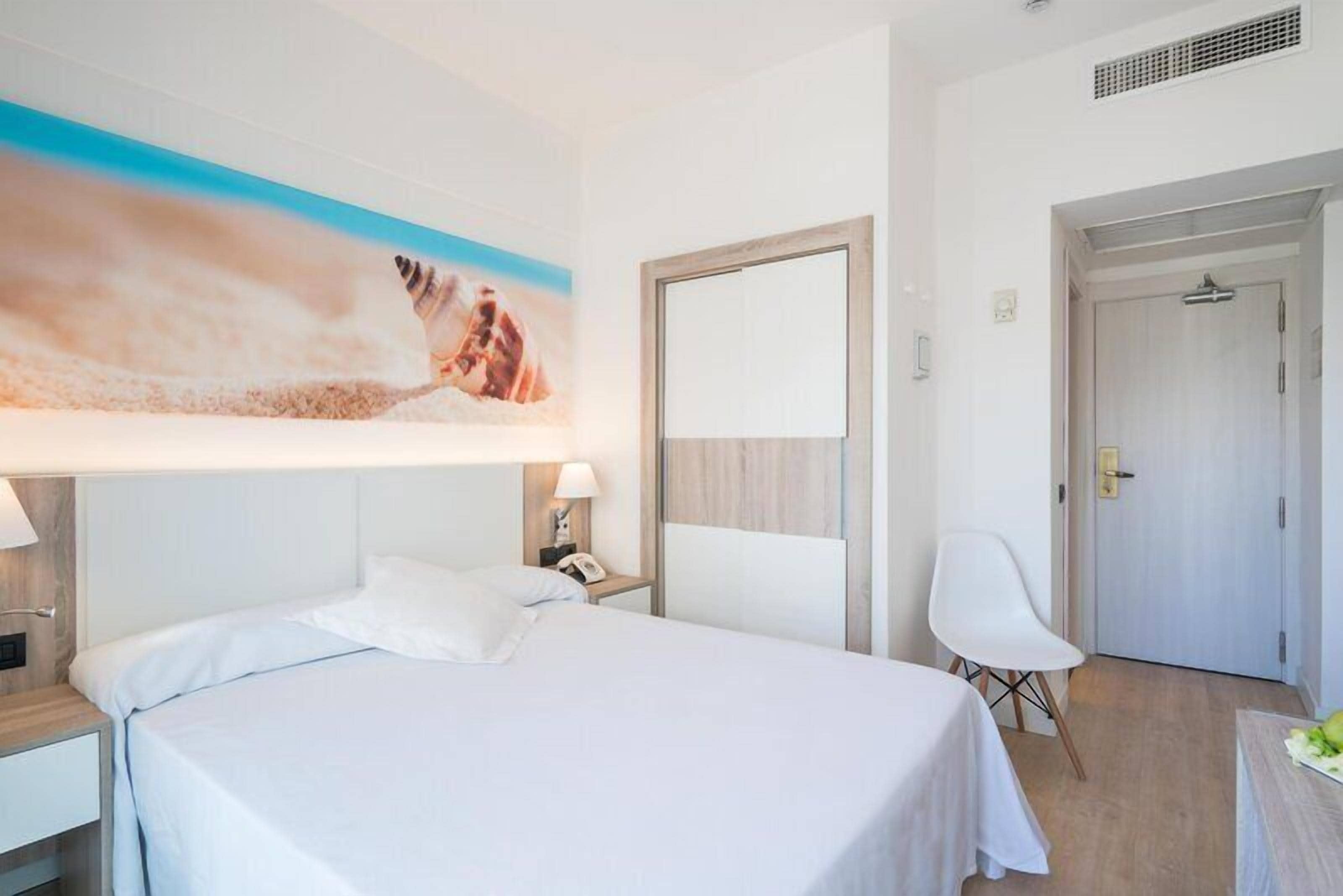 In-room safe, desk, free WiFi, bed sheets