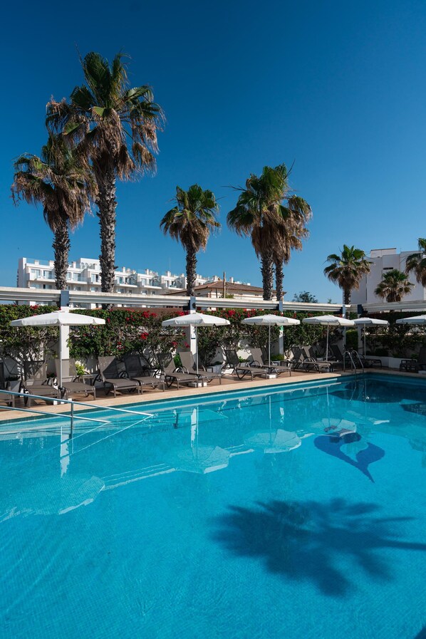 Outdoor pool, pool umbrellas, pool loungers