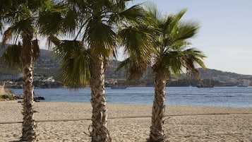 NĂ€ra stranden och windsurfing