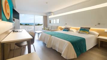 Minibar, vÀrdeförvaringsskÄp pÄ rummet, skrivbord och gratis wi-fi