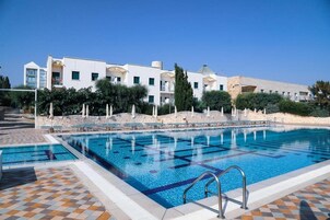 Outdoor pool, pool umbrellas, sun loungers