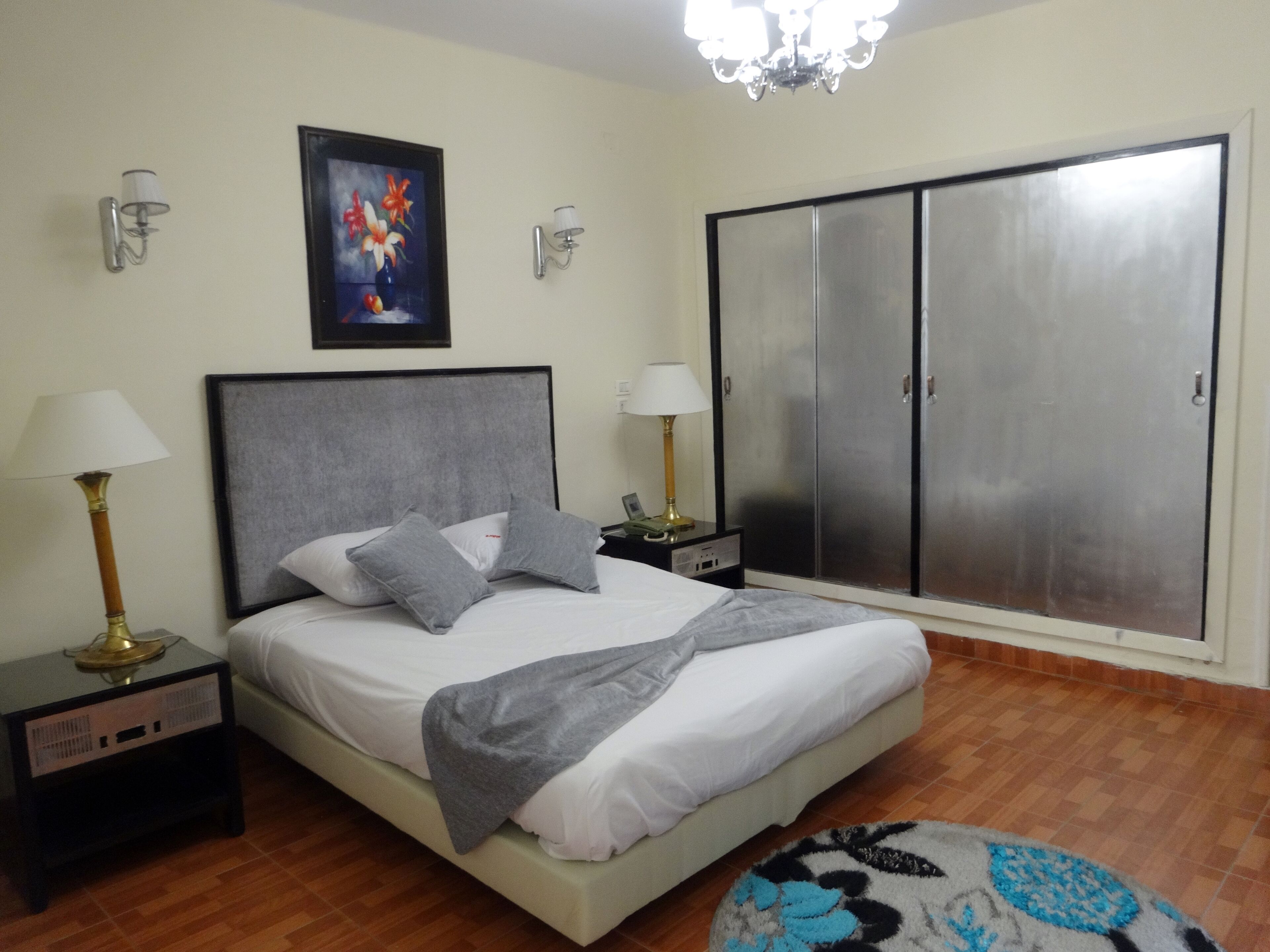 Minibar, in-room safe, rollaway beds, wheelchair access