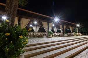 Reggeli, ebéd és vacsora, helyi konyha ételei, kültéri étkezés 