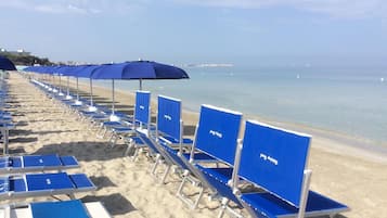 Playa privada cerca, servicio de transporte a la playa y tumbonas