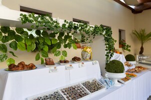 Se ofrece un desayuno bufé todos los días (por un coste adicional)