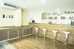 Bar junto a la piscina