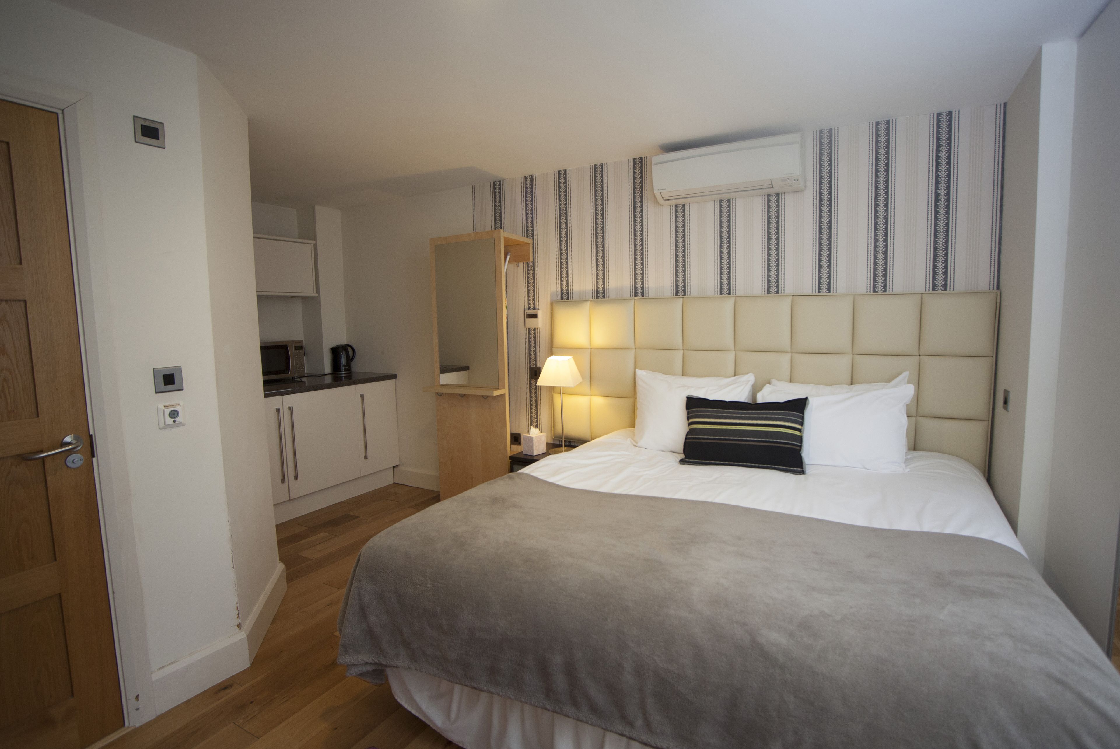 Sábanas de algodón egipcio, ropa de cama de alta calidad y escritorio 