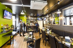 Breakfast, lunch, dinner served; Italian cuisine 