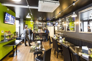 Breakfast, lunch, dinner served; Italian cuisine