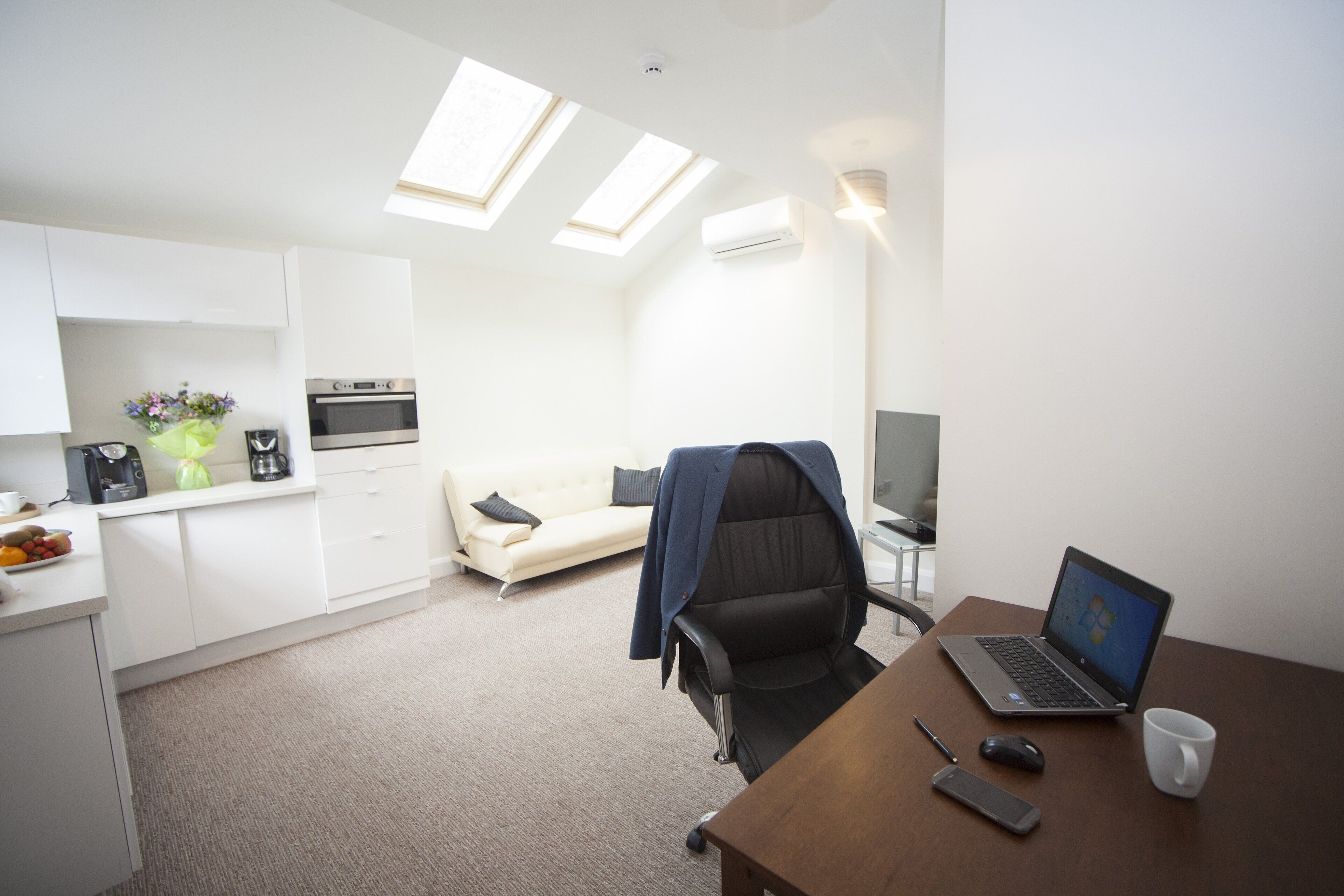 1 bedroom, egyptian cotton sheets, premium bedding, desk