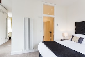 Executive Suite | Egyptian cotton sheets, premium bedding, desk, laptop workspace - Ethos Hotel (Oxford)