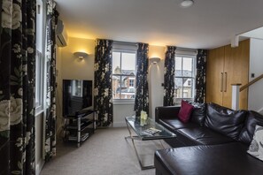 Suite ejecutiva | Sábanas de algodón egipcio, ropa de cama de alta calidad, escritorio