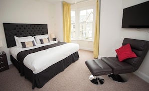 Egyptian cotton sheets, premium bedding, desk, laptop workspace - Ethos Hotel – Oxford City (Oxford)